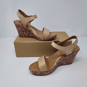 BOC Born Concepts Wedge Strappy Sandals Leather Tan Floral Platform Buckle Sz 7M